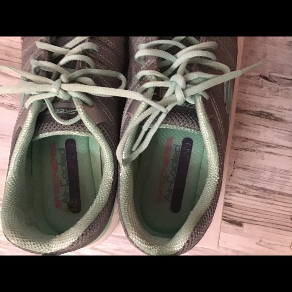 Skechers air cooled lite weight sneaker size 10 - Picture 3 of 12